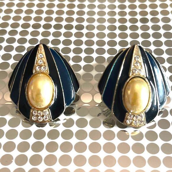 Vintage JIIN HWA Signed Black Enamel Cabochon Clip On Earrings B#18 - Picture 6 of 9